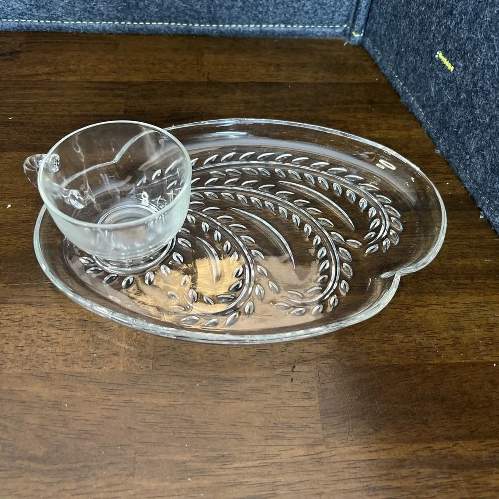 VINTAGE FEDERAL HOMESTEAD GLASS‎ SNACK / DESSERT PLATE WITH CUP - WHEAT DESIGN